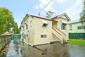 24 Vera St, GREENSLOPES, QLD 4120
