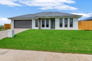 12 Clarence Pl, PLAINLAND, QLD 4341