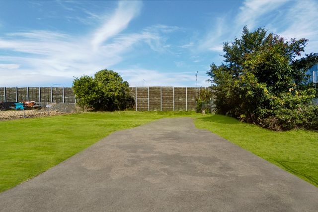 5 Enfield Street, REDBANK, QLD 4301