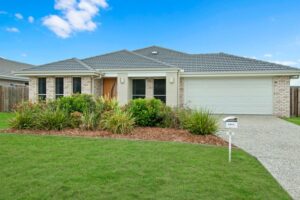 3 Lachlan, GLENEAGLE, QLD 4285