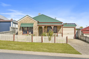 63 Karamea Ave, SPRINGFIELD, QLD 4300