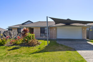 6 Finley St, GLENEAGLE, QLD 4285